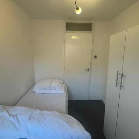 Lovely Apartment In Barking Barking  Exterior photo