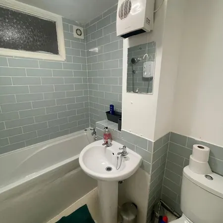 Lovely Apartment In Barking Barking  Exterior photo